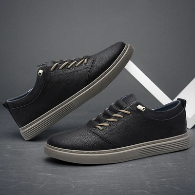 Low Top Trainer With Signature stripes