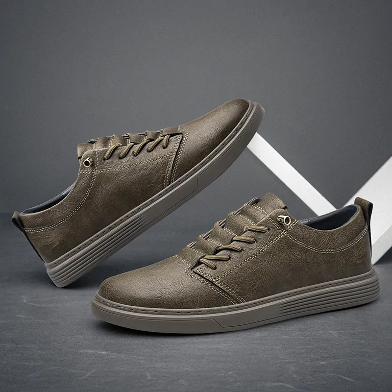 Low Top Trainer With Signature stripes